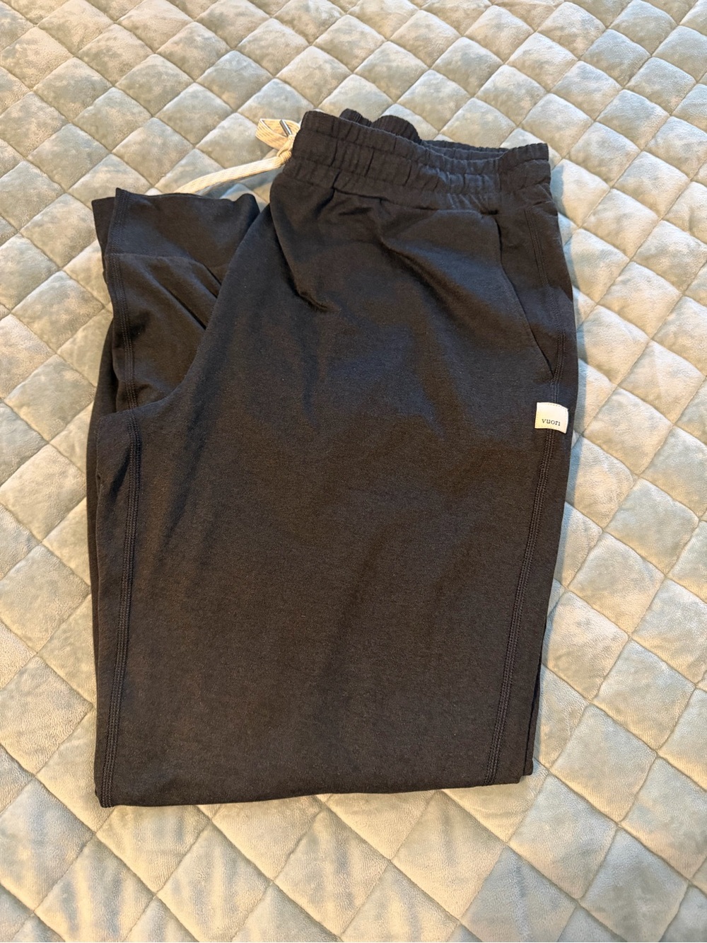 Vuori Joggers in Black - size M